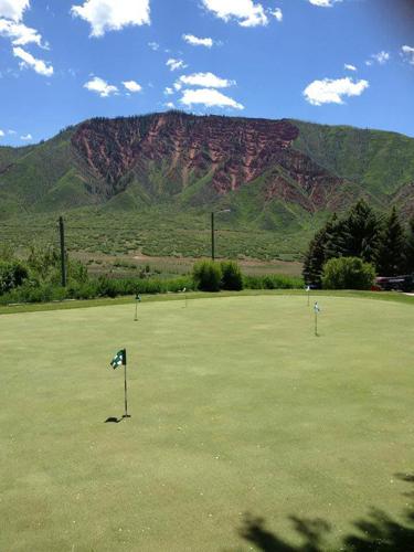 Garden of the Gods Club (Kissing Camels Golf Course)