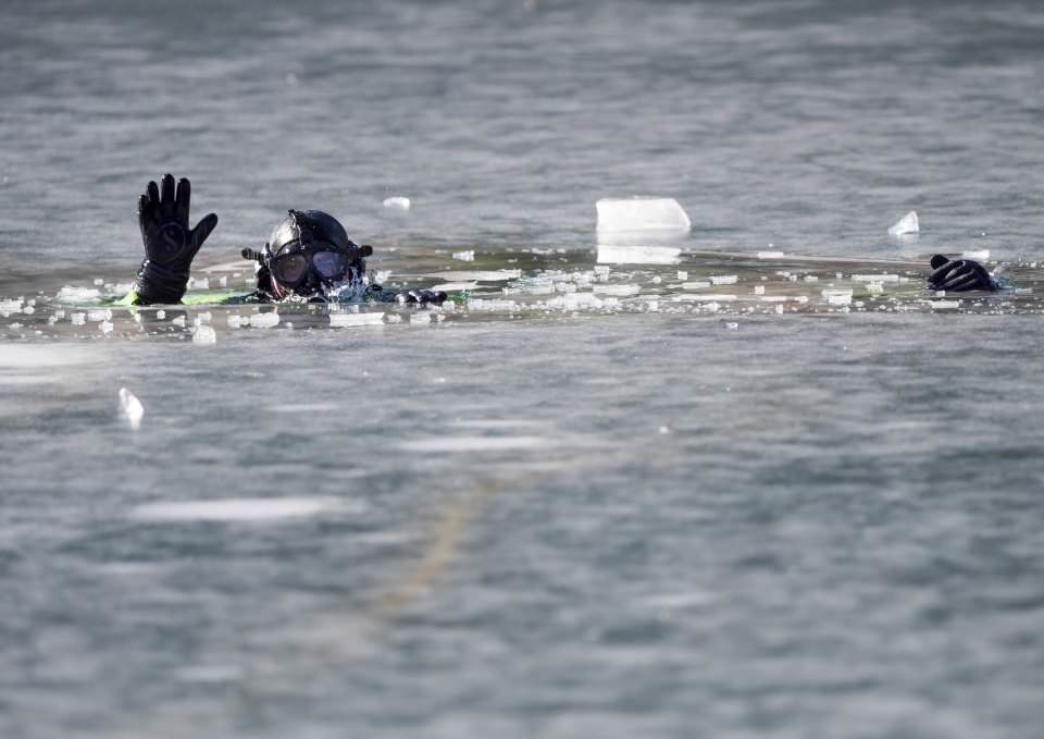 Ice Diving in Stratton Reservoir
