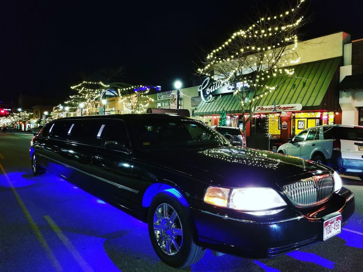 Colorado limo service offers holiday lights tour