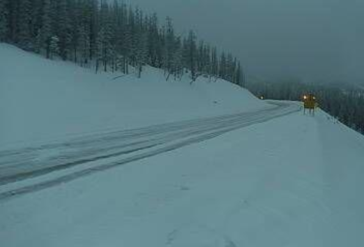 Avalanche closes Colorado mountain pass