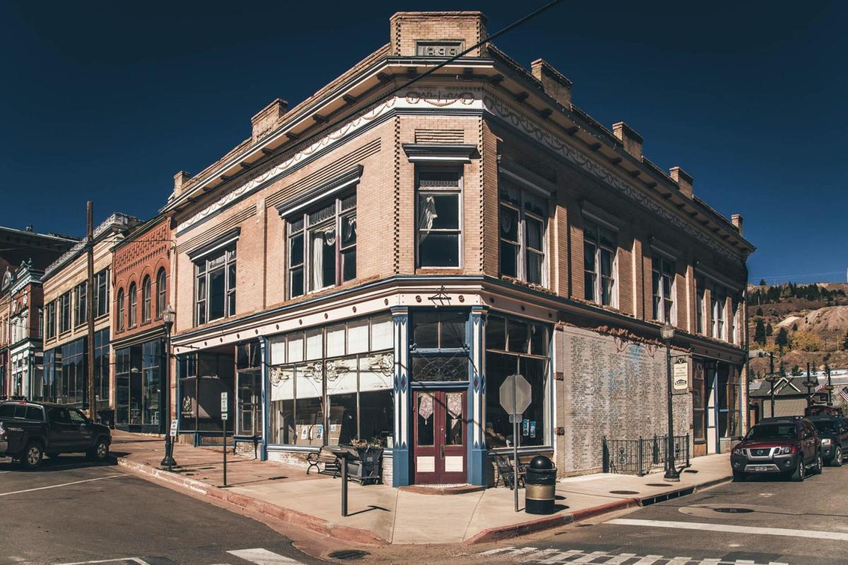 Serial killer-themed hotel offers haunting stay in Colorado
