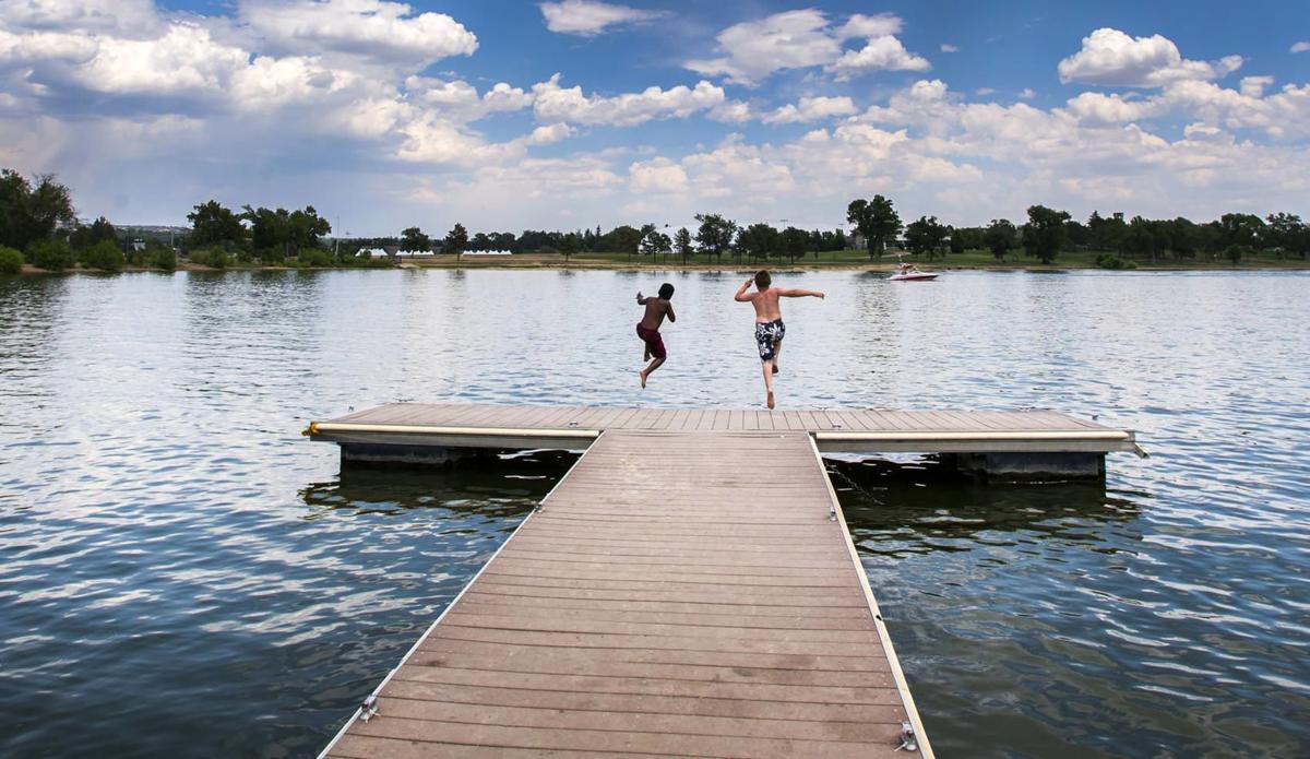 Toxic algae forces lake closure in Colorado park