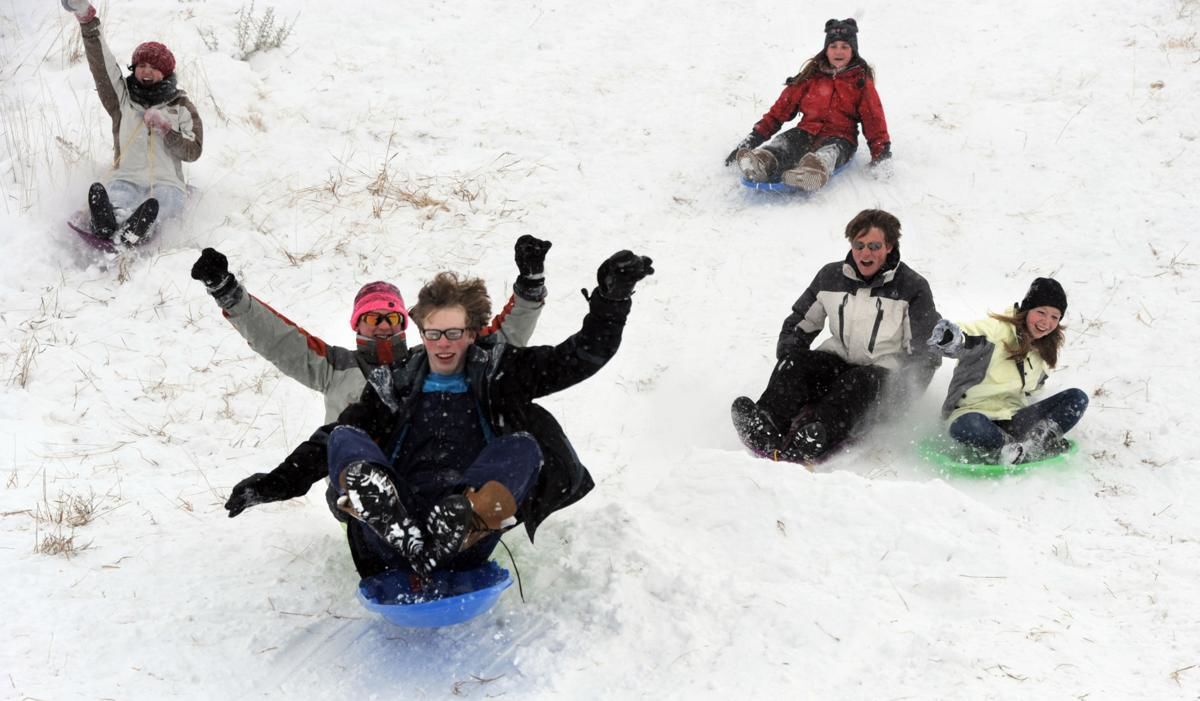 Sledding hills, cross-country skiing, and snowshoeing around Colorado Springs