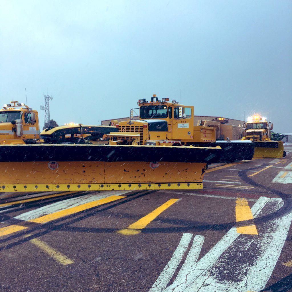 Plane overruns Colorado runway amid snow, low visibility