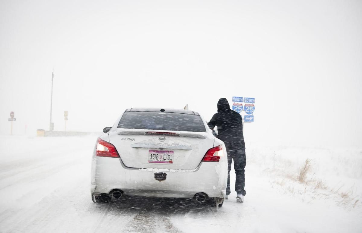 Multi-vehicle crash closes I-25 northbound in Colorado