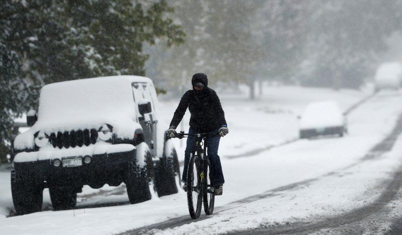 Temperatures plunge as fall snowstorm blankets Colorado