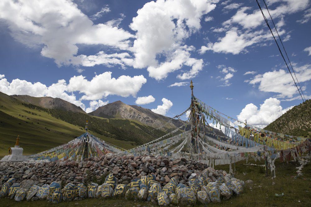 China aims to build its own Yellowstone on Tibetan plateau