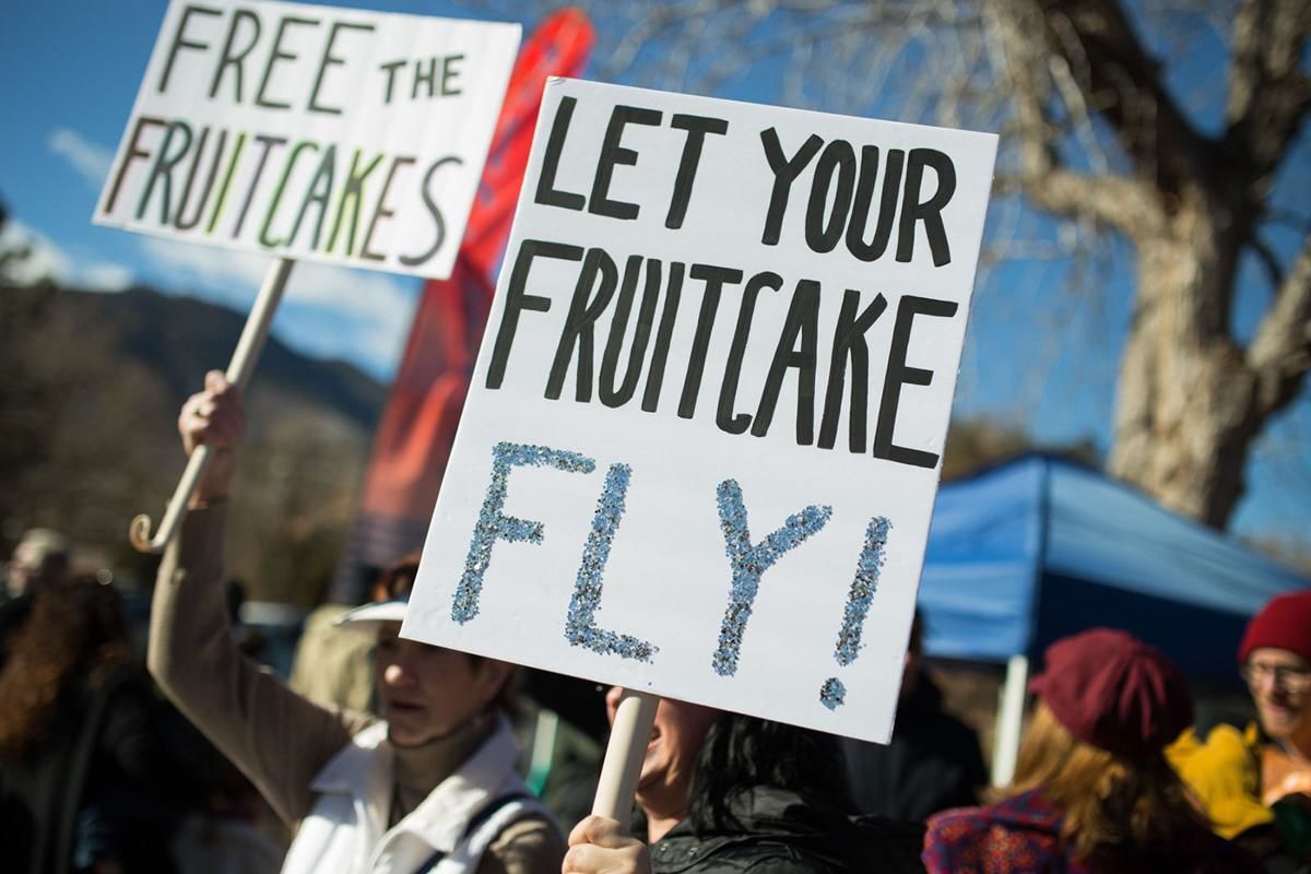 Fruitcake Toss in Manitou Springs has a surprising connection to Netflix show, ‘Cheer’
