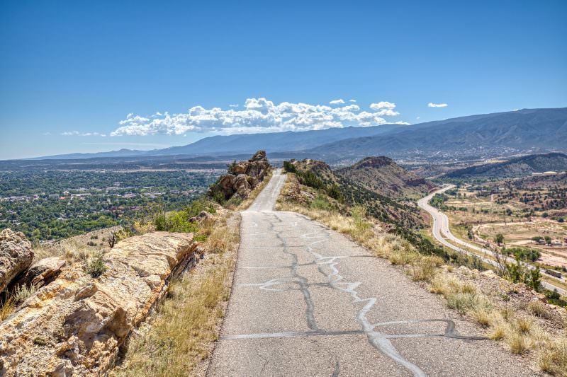 The narrow road runs cliffside for much of the route.Photo Credit: Simon Morris (Flickr).