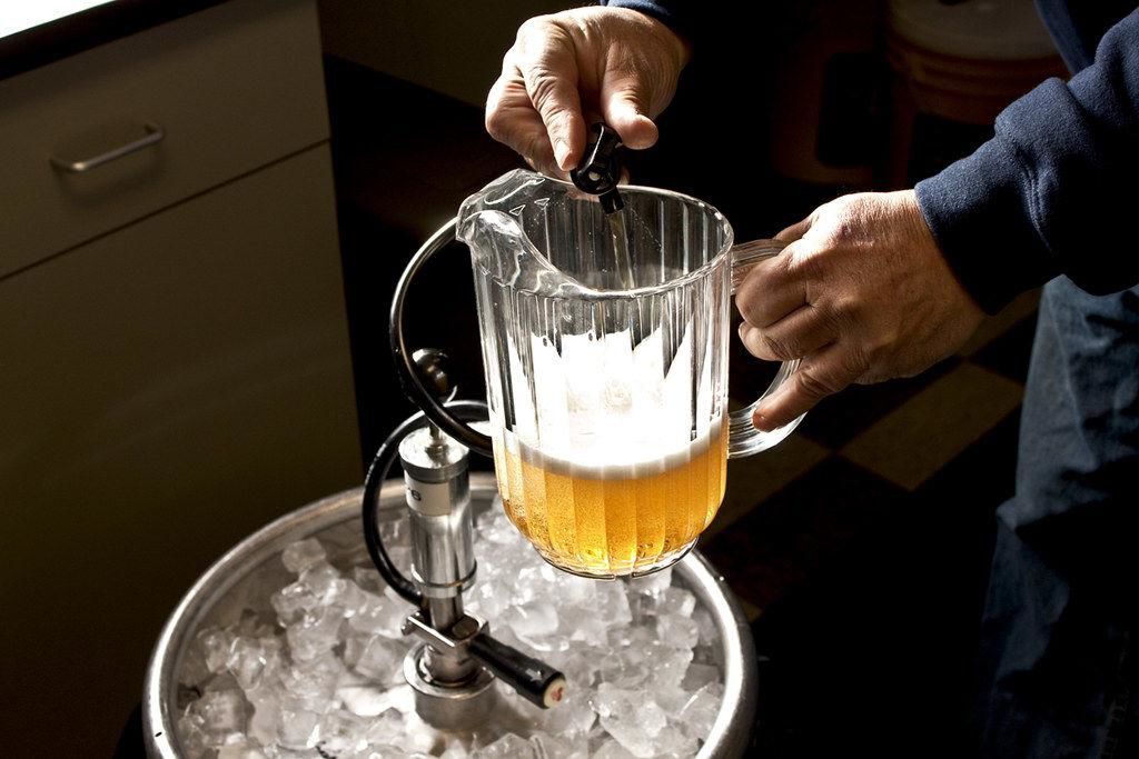Polis extends alcohol-to-go order by 30 days