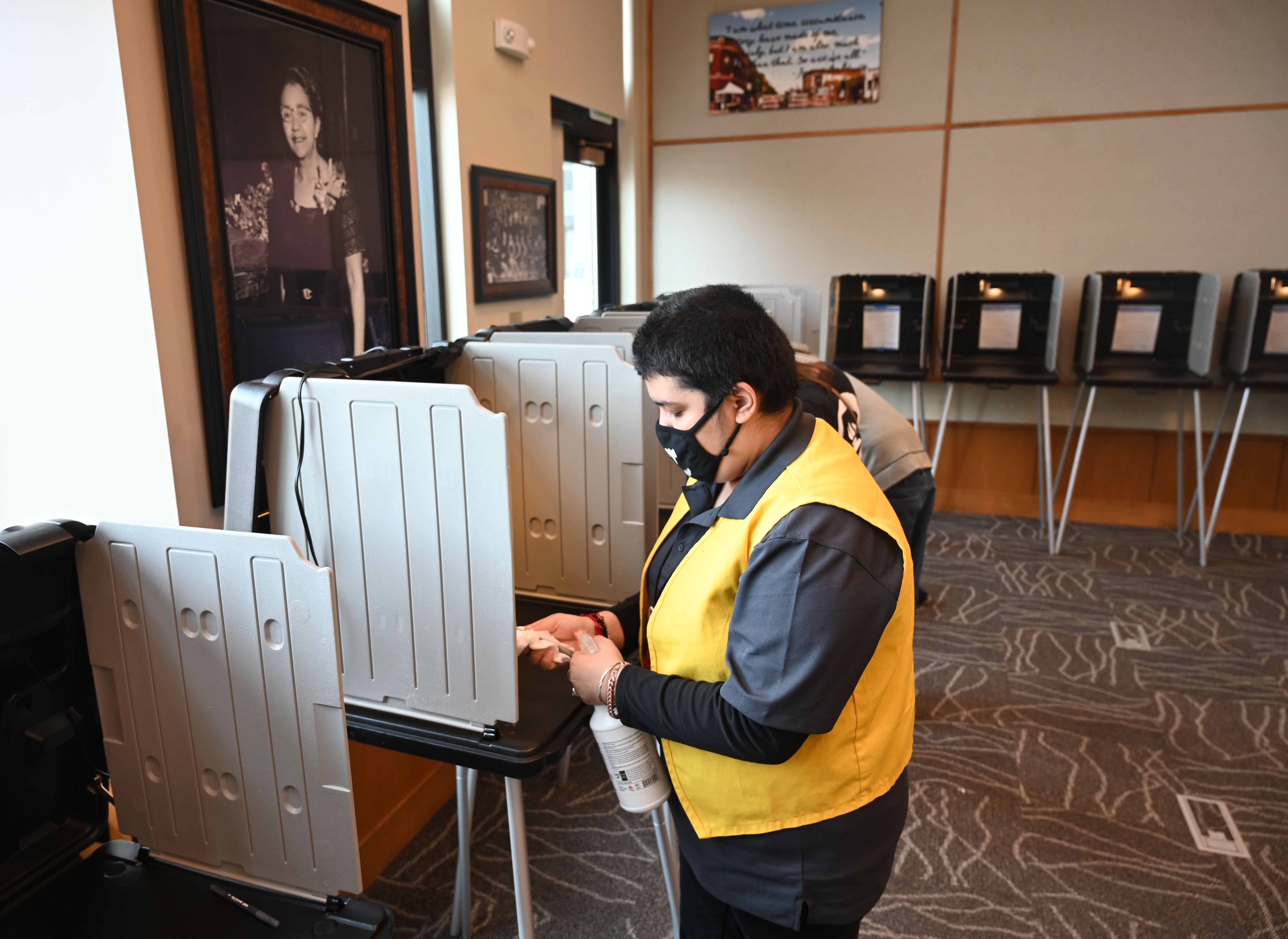 102220-news-voting 184.jpg