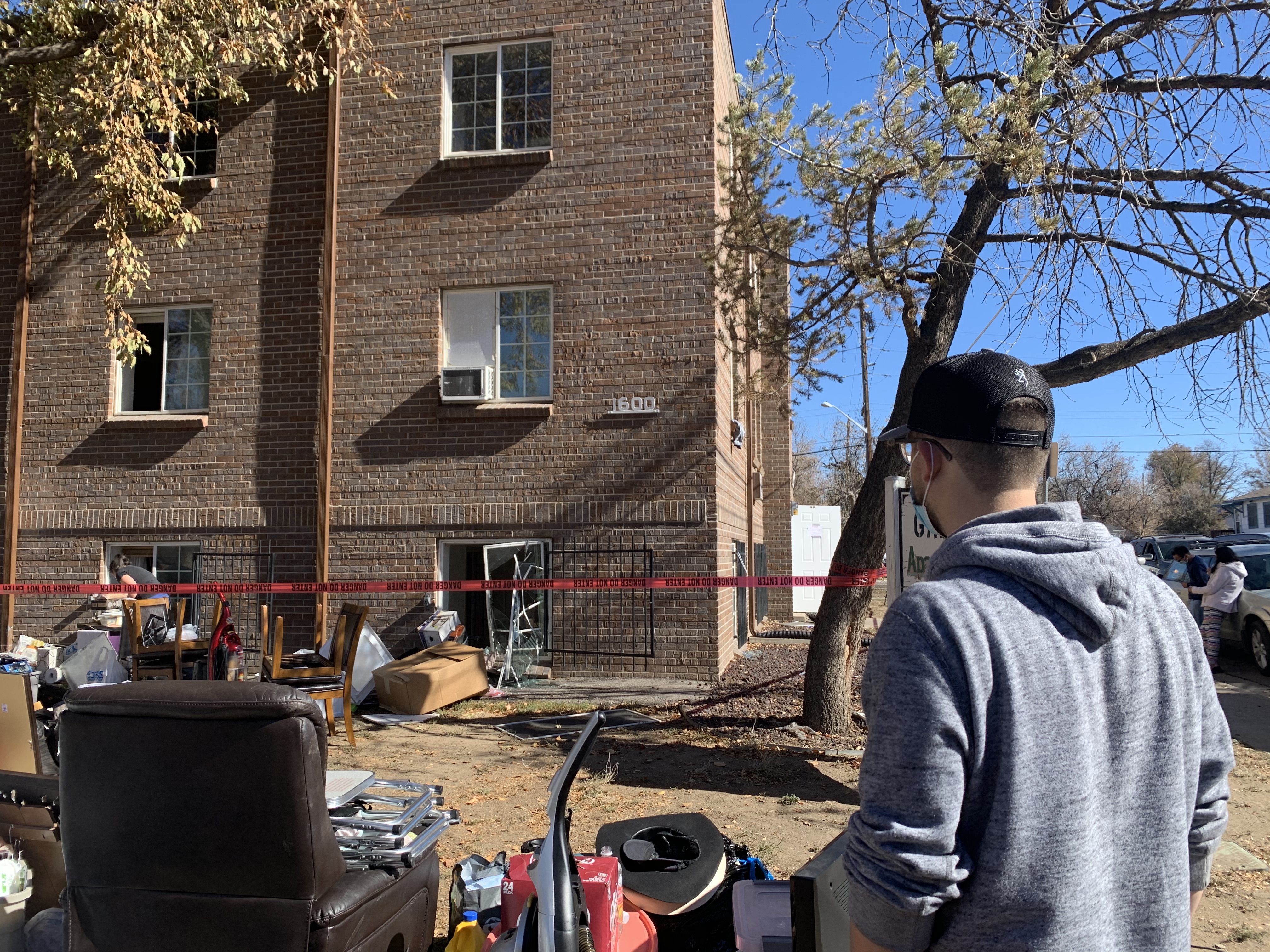 Residents displaced by Aurora apartment fire return to gather belongings