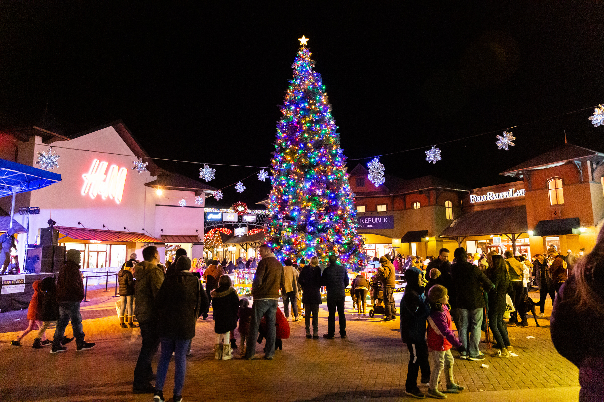 Santa to light up 55-foot tree in Castle Rock