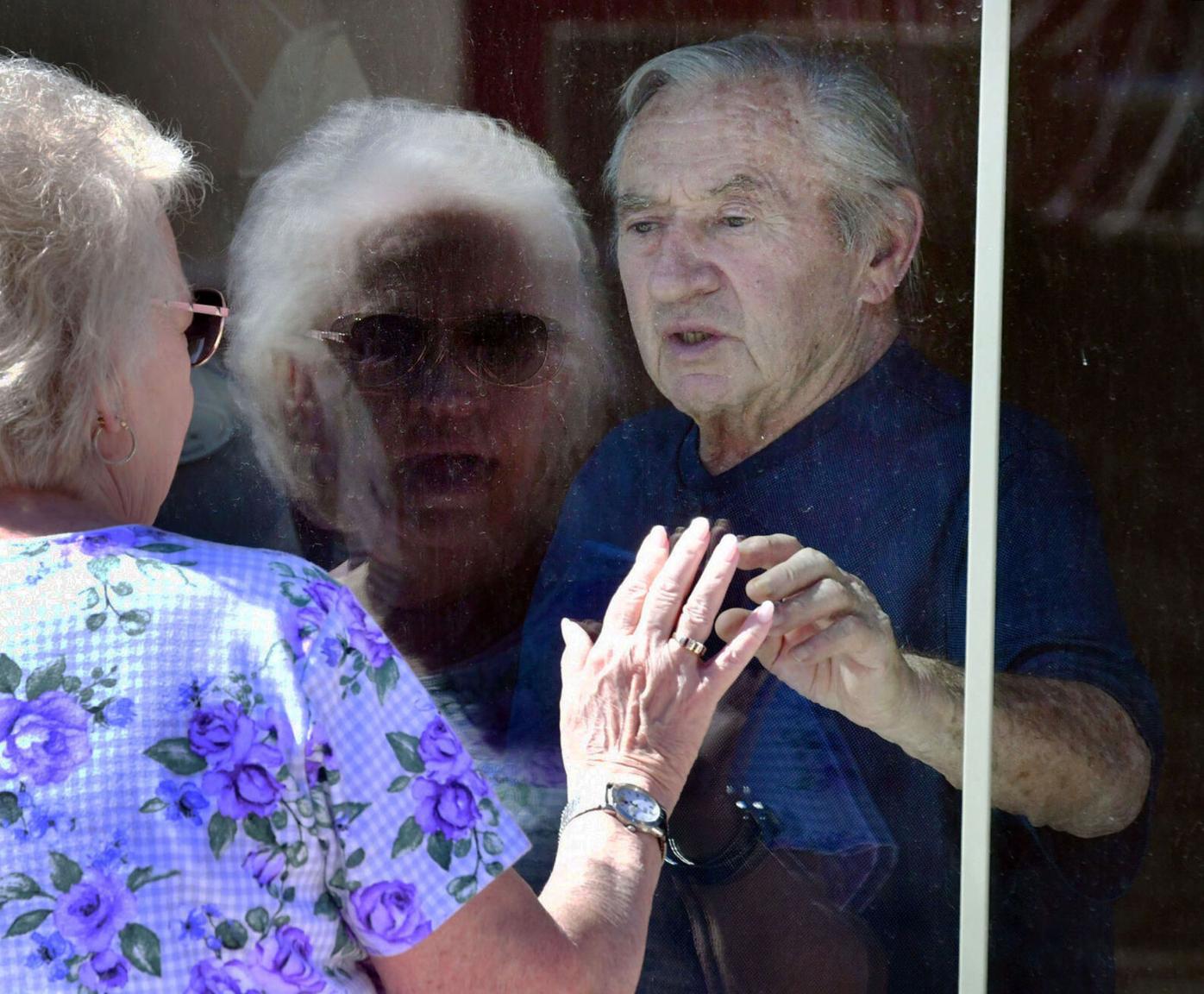 042820-news-visit 01.JPG (copy)