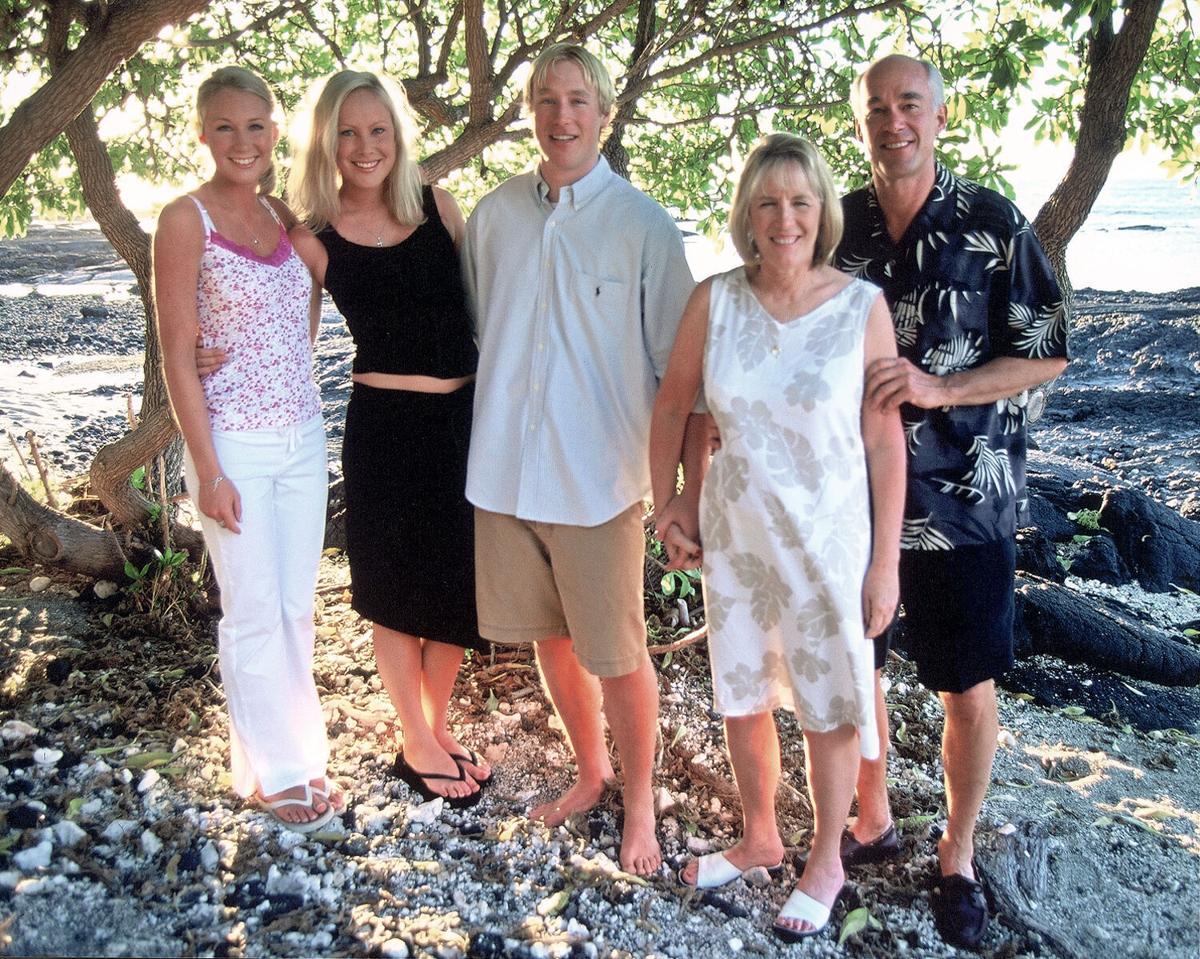 Fielder: Katy, Ashley, JT, Gigi, John Hawaii 2003 towards the end of Gigis illness.jpg