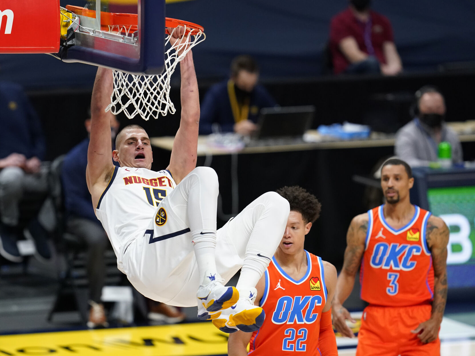 Denver Nuggets have fun beating Oklahoma City Thunder behind big dunks, flashy passes