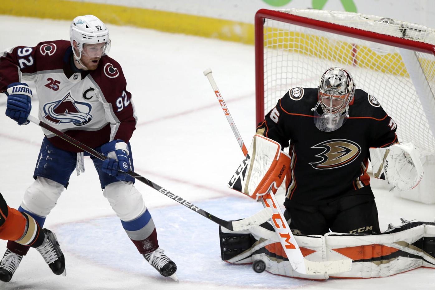 Gibson, Anaheim Ducks stymie Avalanche in final game of West Coast swing
