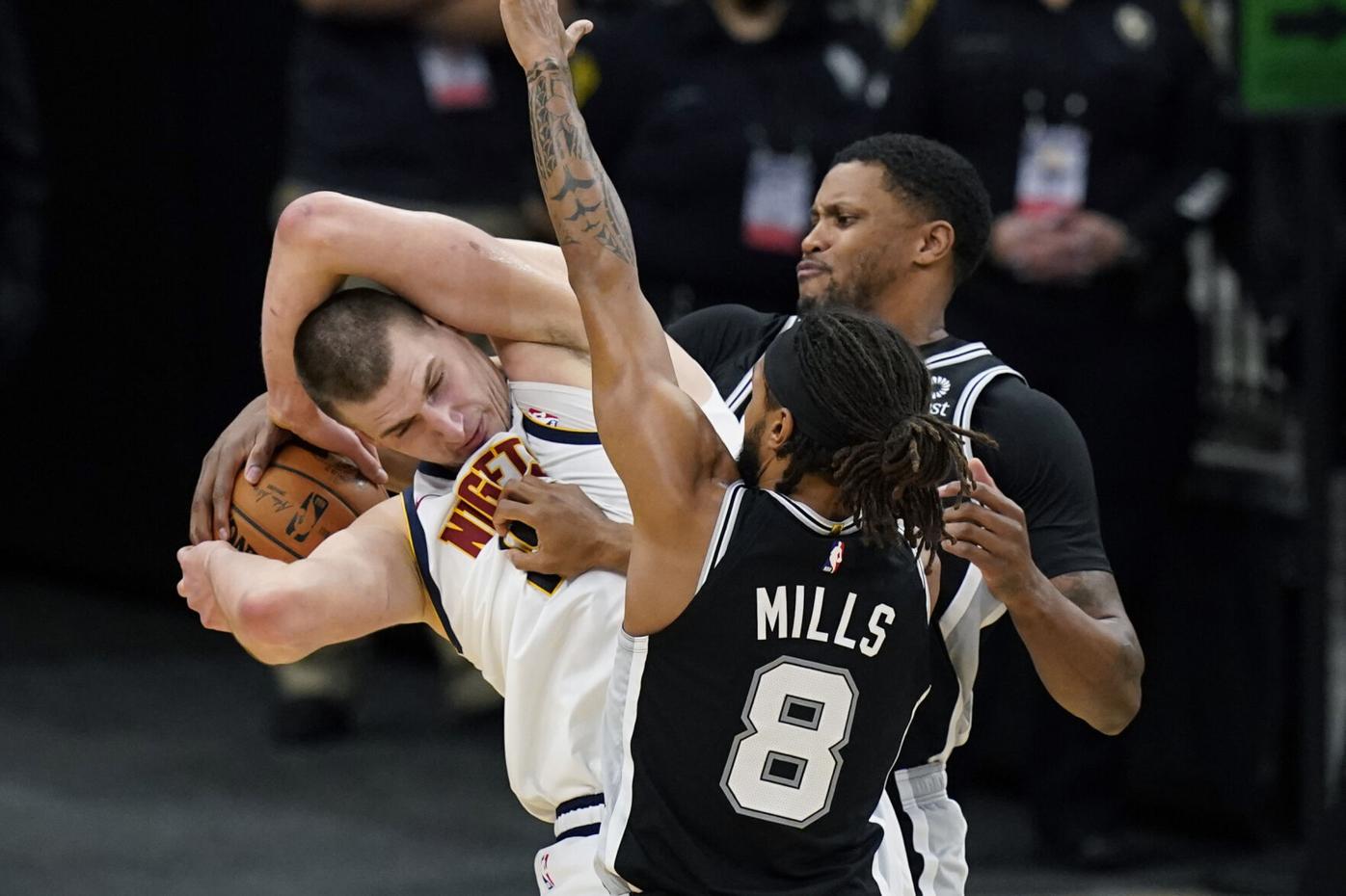 Denver Nuggets drop finale of five-game road trip to San Antonio Spurs behind late turnovers