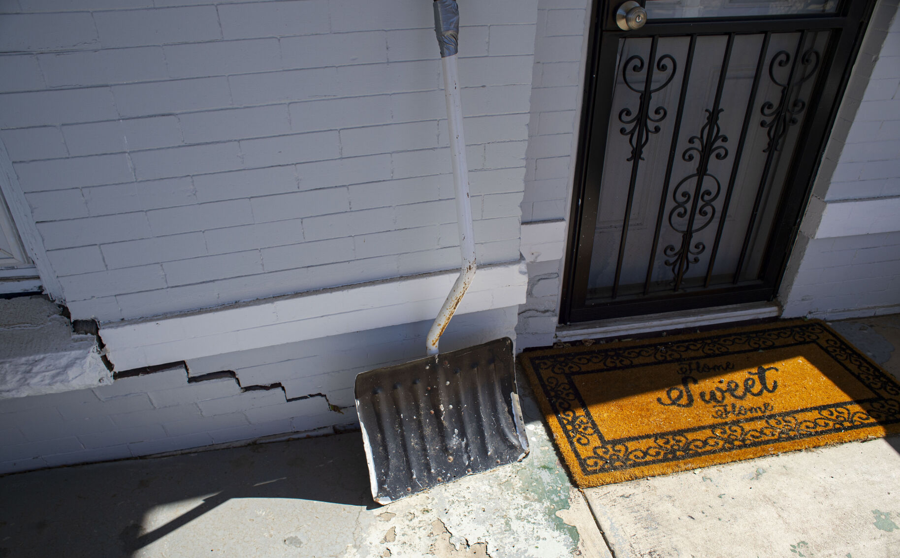 The earth shaking from the construction of the Interstate 70 project has damaged the home of Leon Santillanes who lives north of the project on York Street. (The Gazette, Christian Murdock) (Christian Murdock/The Gazette)