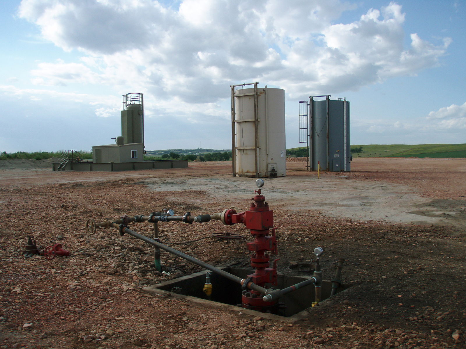 A gas wellhead is shown with fracking equipment. (Photo by Joshua Doubek via Wikimedia Commons)
