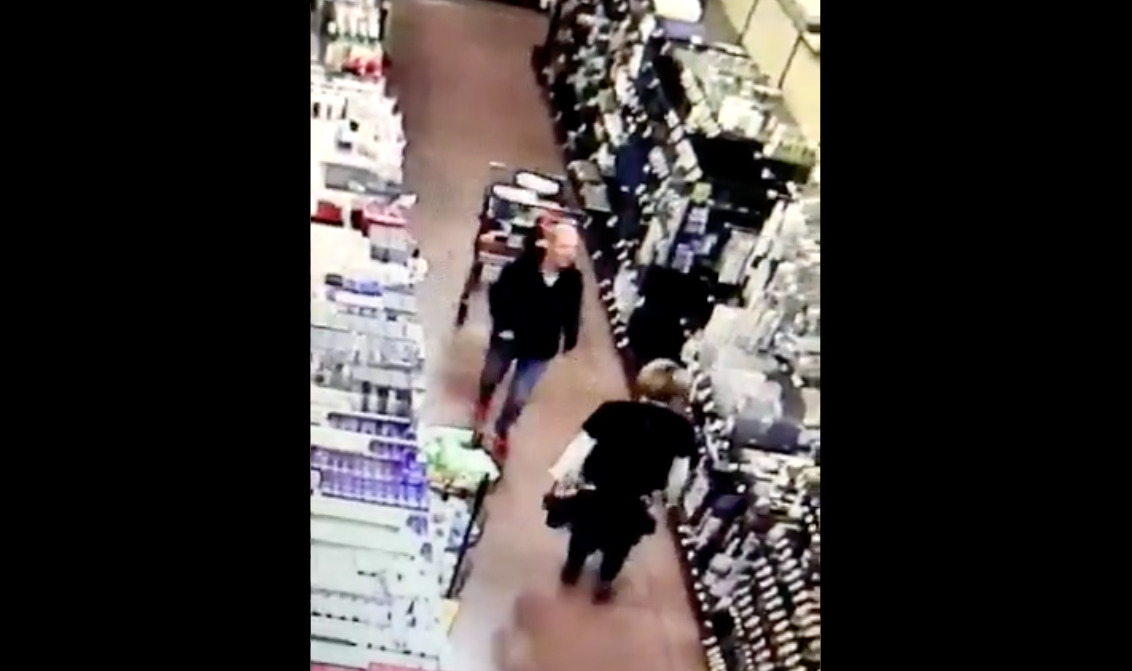 [VIDEO] Woman accused of slapping Colorado grocery store employee over mask
