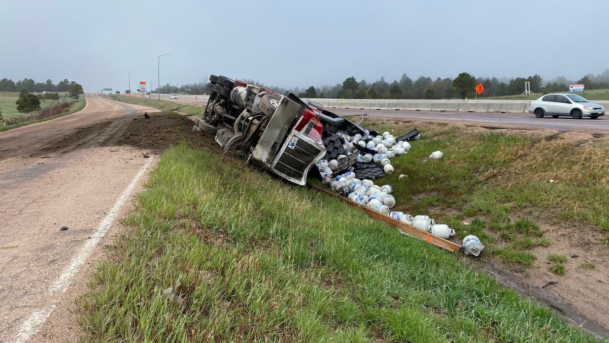 Police search for car-jacker after mayhem on I-25, with long chase, wrecked big rig