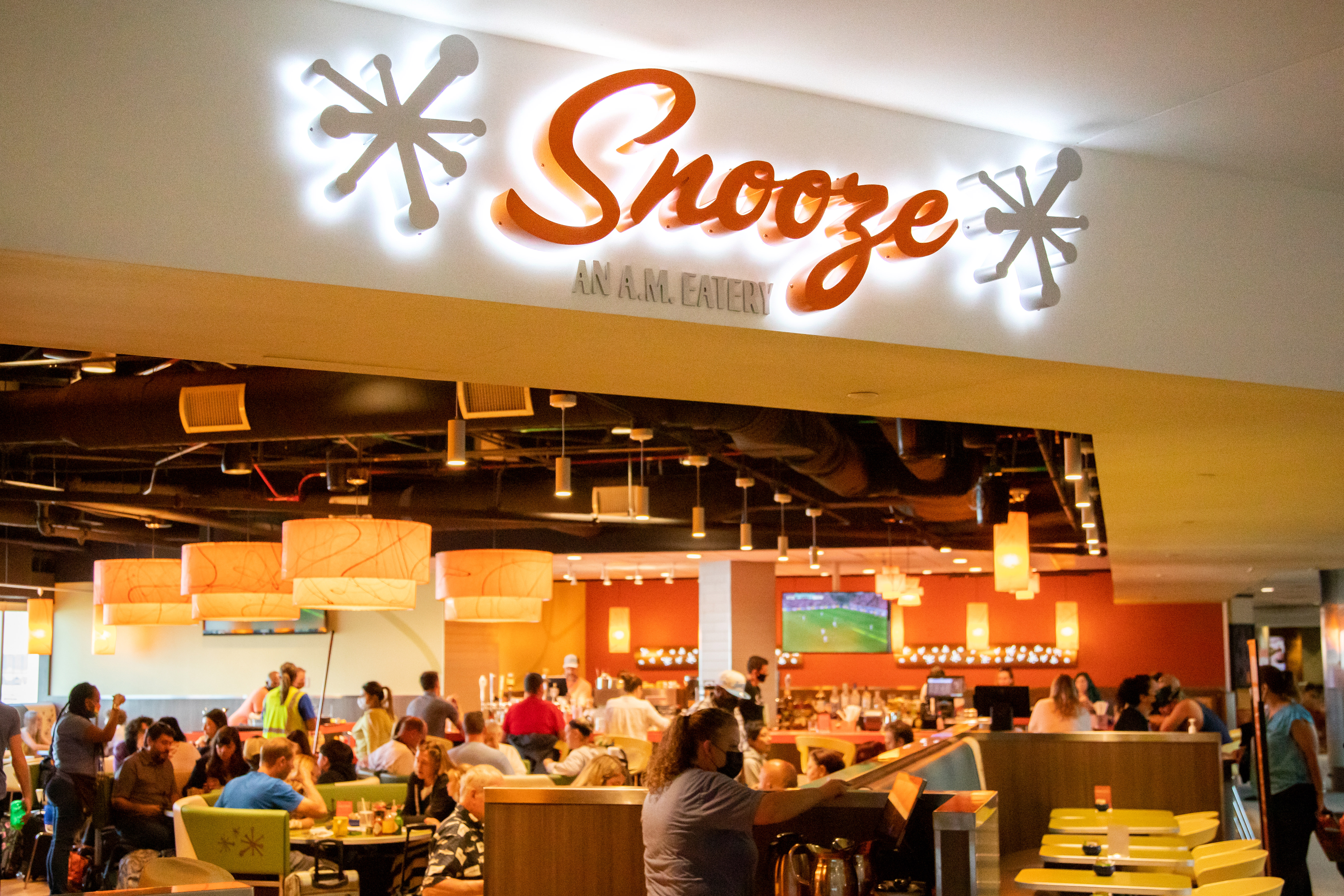 Snooze breakfast restaurant opens new location in Denver International Airport