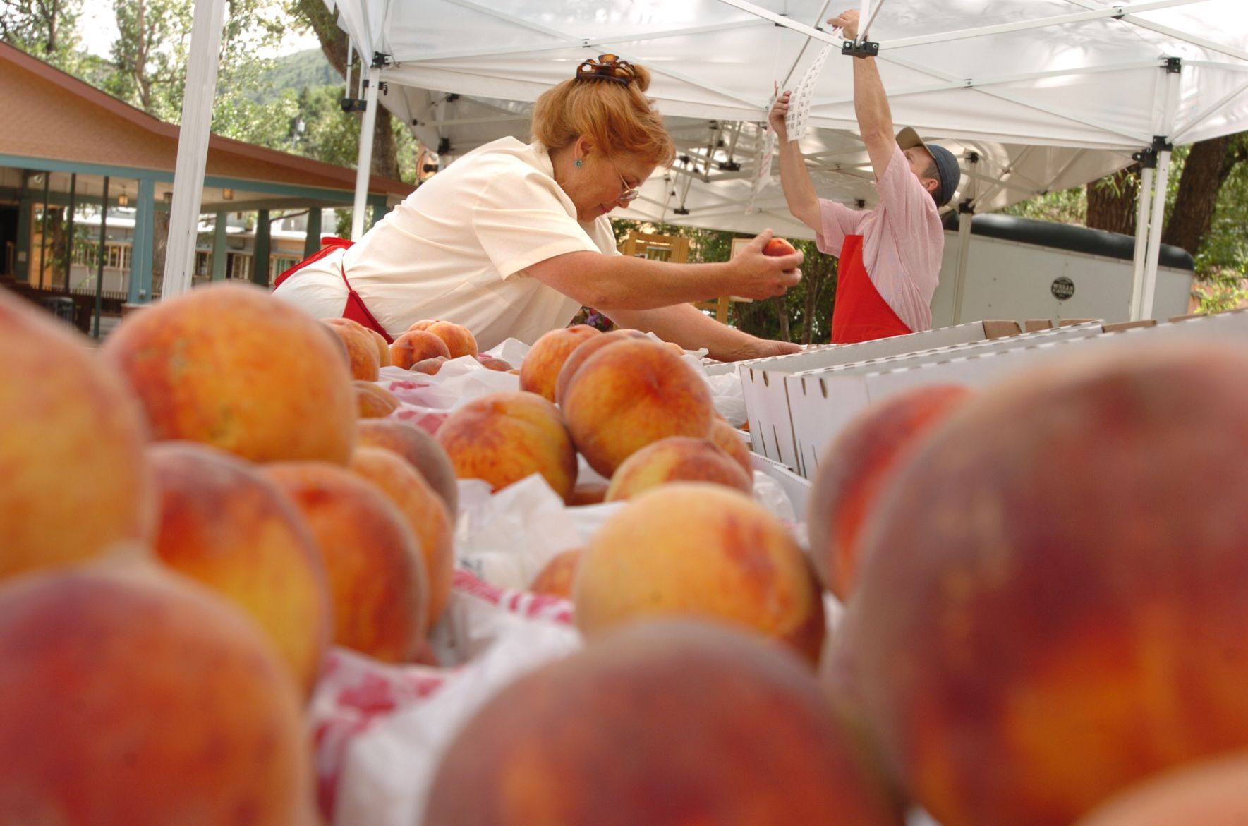 A farmers market on the Western Slope in 2018. (Carol Lawrence, Colorado Politics file)