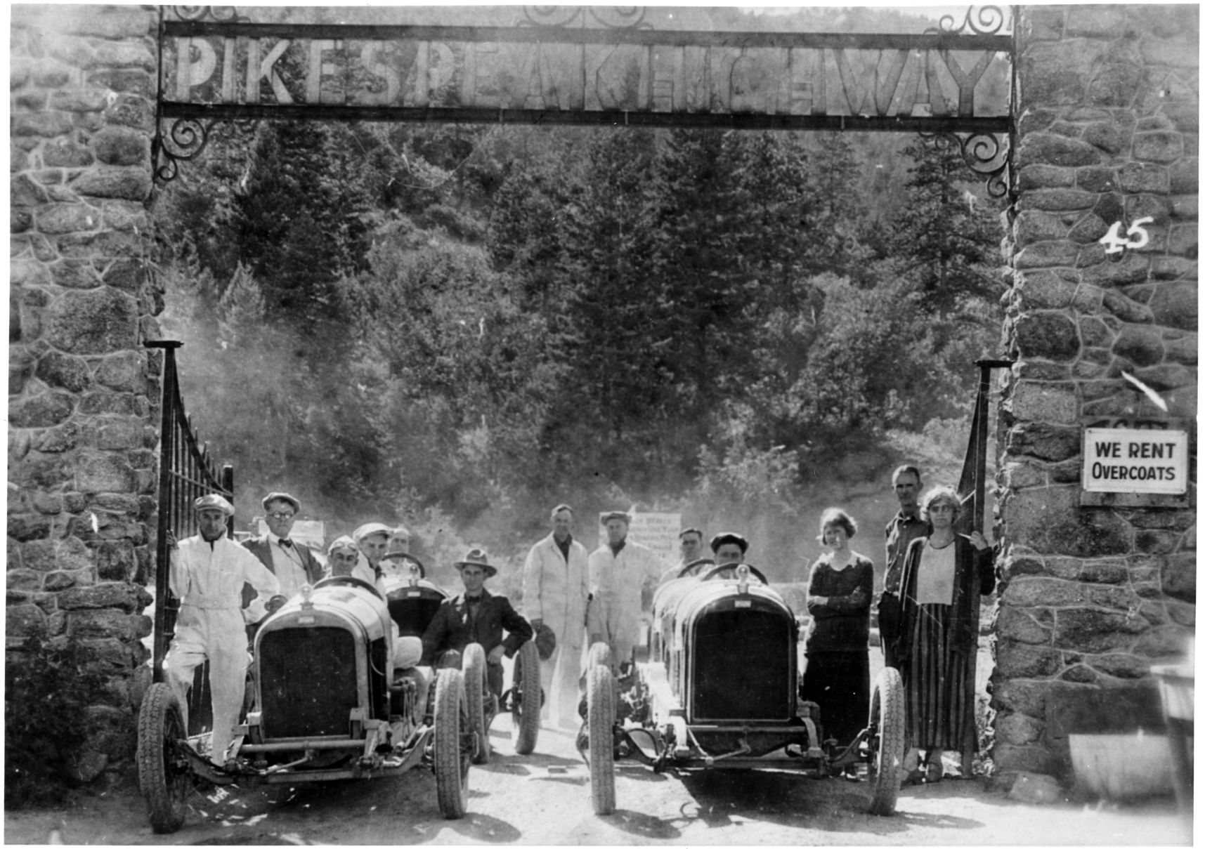 The interior of the Summit House is seen in 1925. Stewarts Commercial Photograph Collection, courtesy Pikes Peak Library District (Stewarts Commercial Photograph Collection, courtesy of Pikes Peak Library District, 013-863)