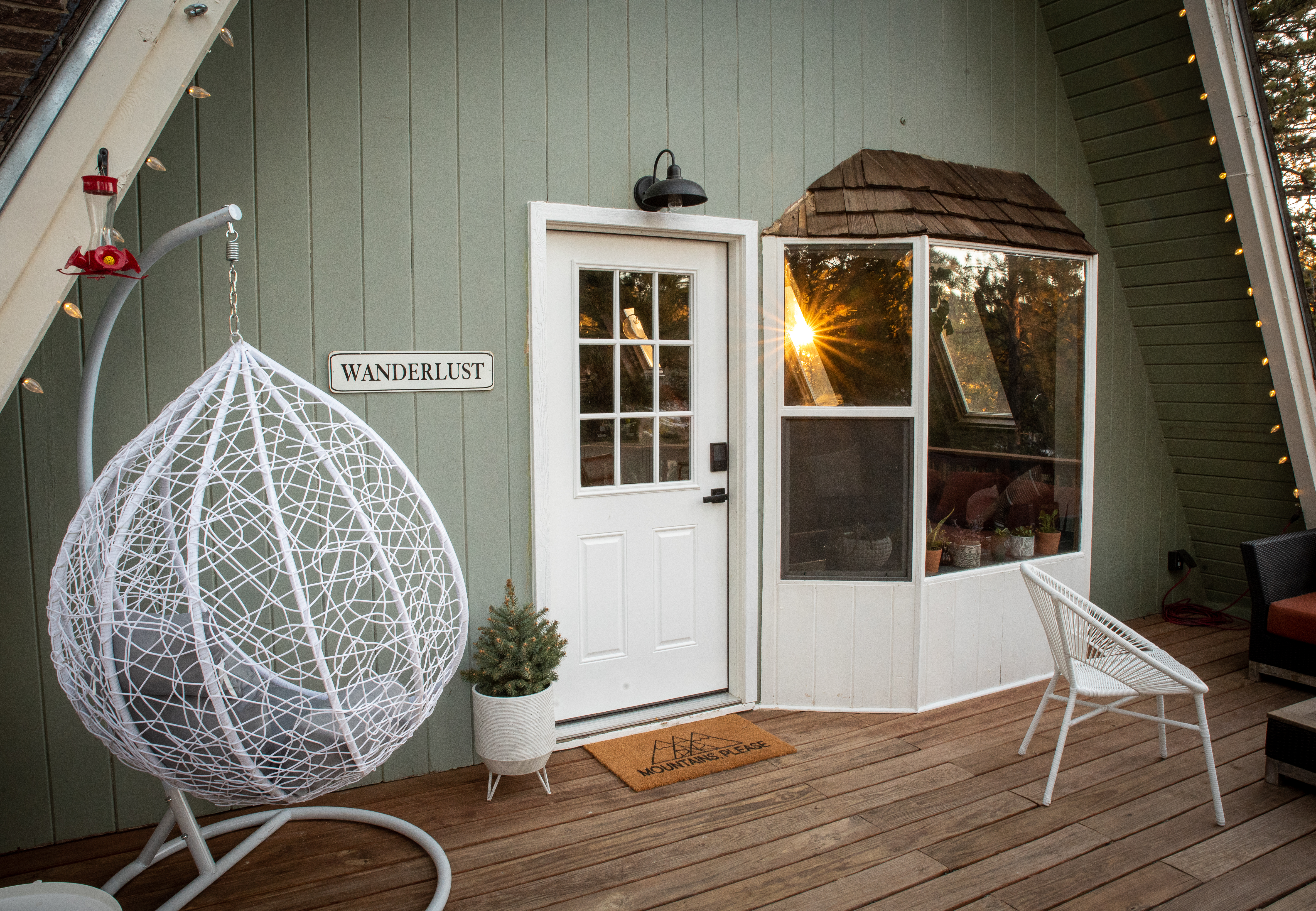 Soak in a cedar hot tub at this Airbnb among the pines
