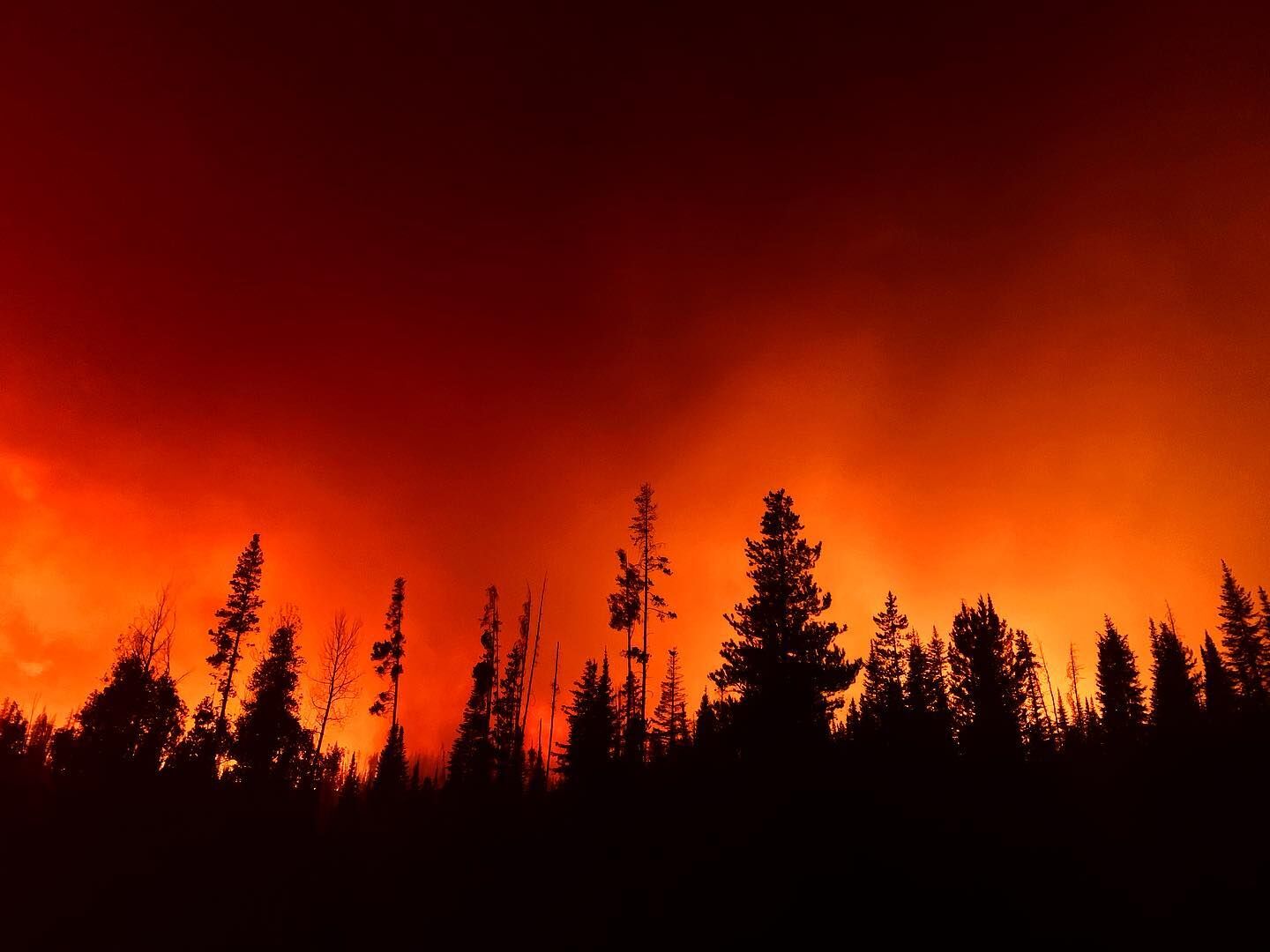 Muddy Slide fire explodes overnight