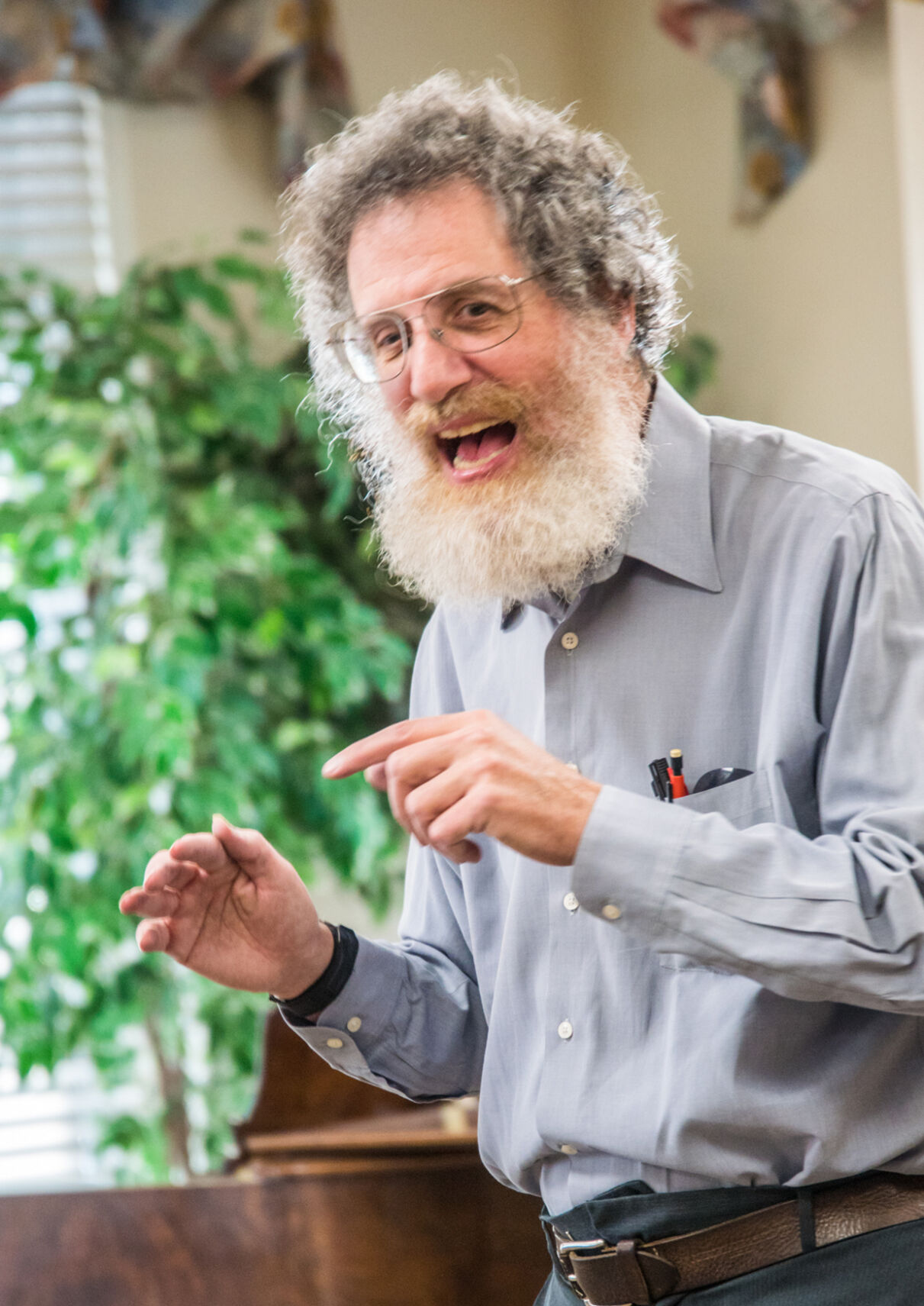 Author and historian Phil Goodstein (Tom Torgove)
