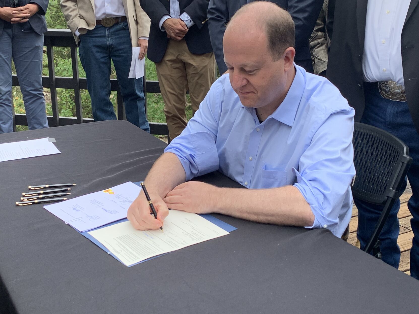 Gov. Jared Polis signs into law one of three bills designed to boost access to state parks, June 21, 2021. (MarianneGoodlandmarianne.goodland@coloradopolitics.comhttps://secure.gravatar.com/avatar/125a14b7bd9266f61a445ec13b1d3605?d=mm&r=g)