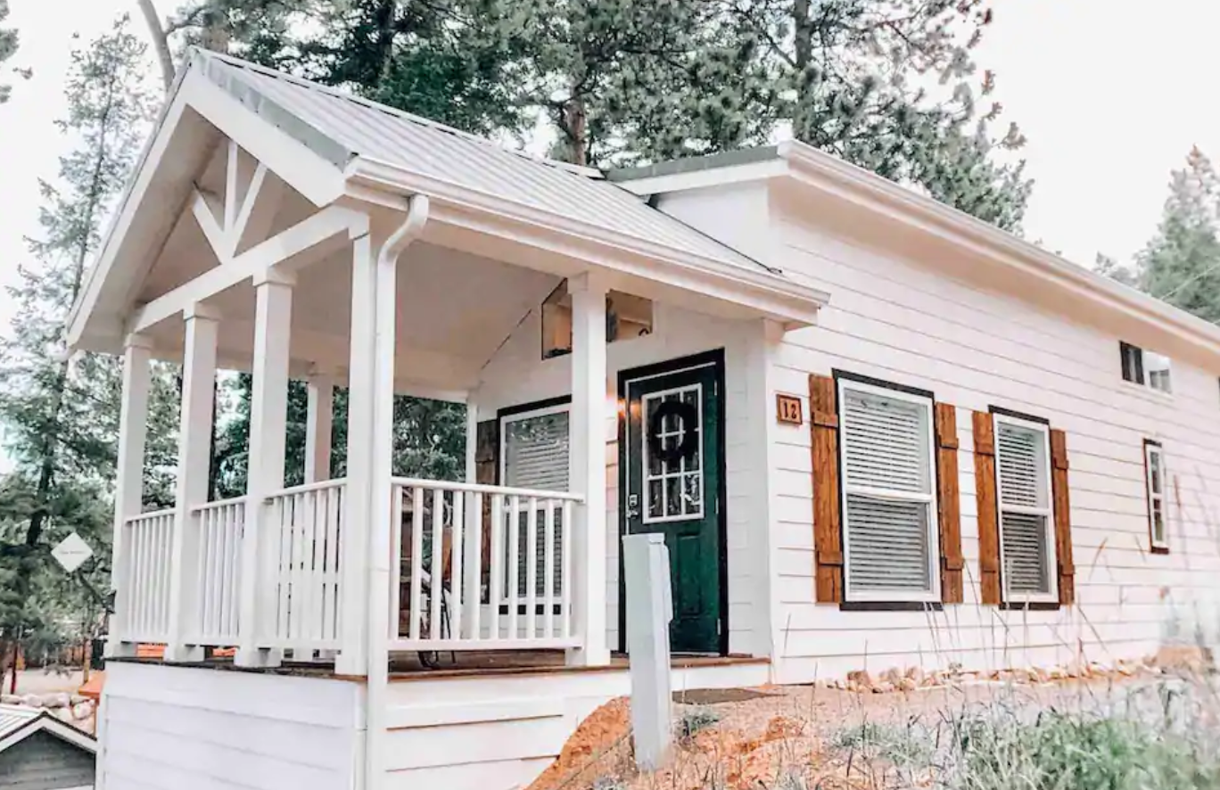 5. Relax by the mountains in this tiny farmhouseFeel right at home in this tiny farmhouse nestled in the mountains of Woodland Park and feautring breathtaking views of Pikes Peak. This Airbnb tiny home rental sleeps up to six guests. Bookable for around $230 per night. More here. Photo Courtesy of Wendy via the Airbnb listing.