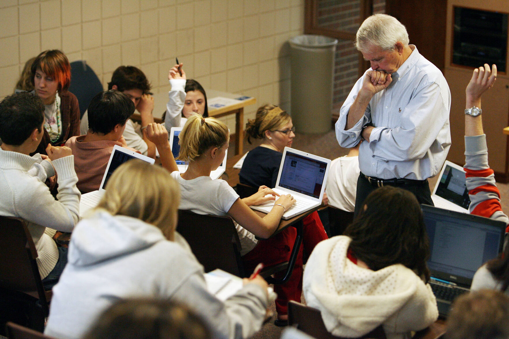 Former Colorado Governor, Richard Lamm leads a discussion with the students of his Public Policy class on Oct. 9, 2007, at the University of Denver. (Donated to the Denver Public Library by the Rocky Mountain News / Matt McClain)