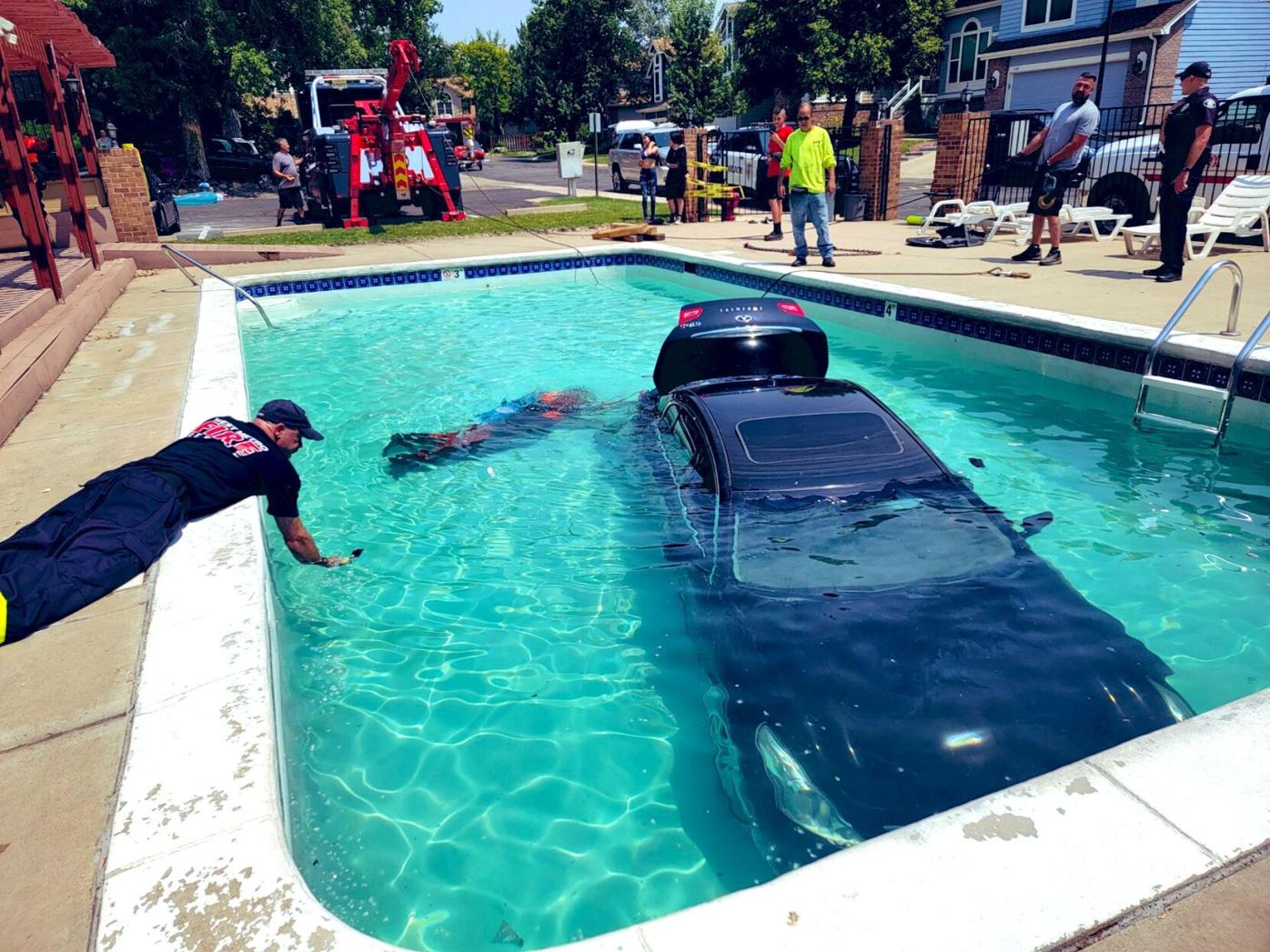 Teen drives car into Lakewood pool
