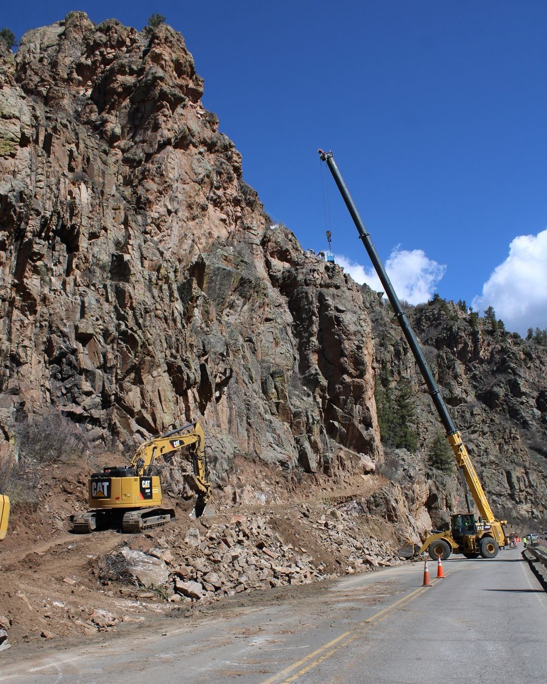 Falling rock kills construction worker on Colorado highway