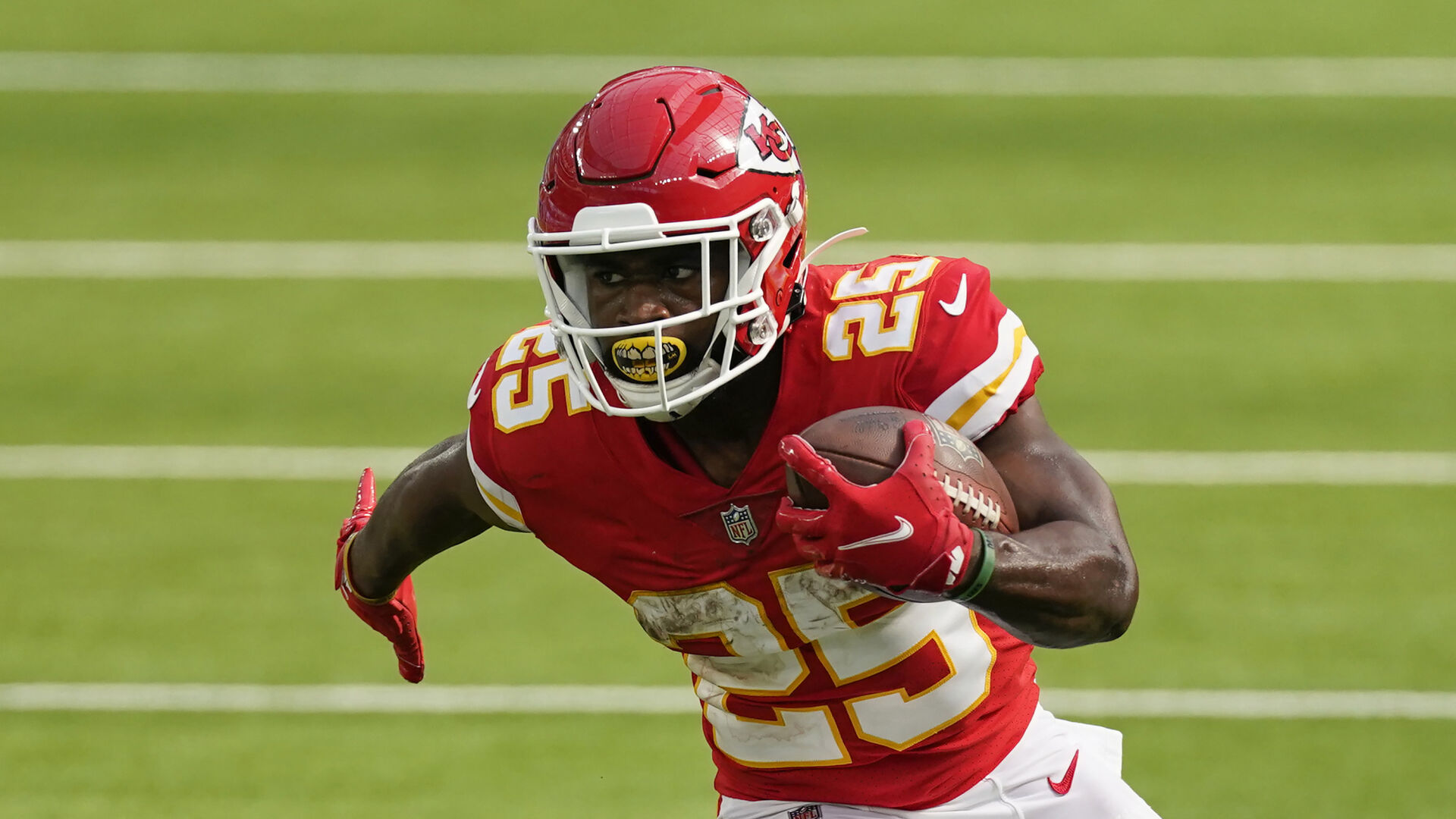 Gambling: Two betting lines to look at for NFL offensive stars