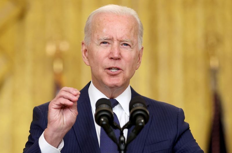 U.S. President Joe Biden delivers remarks about Afghanistan, from the East Room of the White House in Washington, U.S. August 26, 2021. REUTERS/Jonathan Ernst (JONATHAN ERNST)