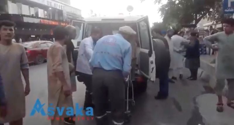 Injured people arrive at a hospital in Kabul, Afghanistan August 26, 2021. ASVAKA NEWS/via REUTERS (ASVAKA NEWS)