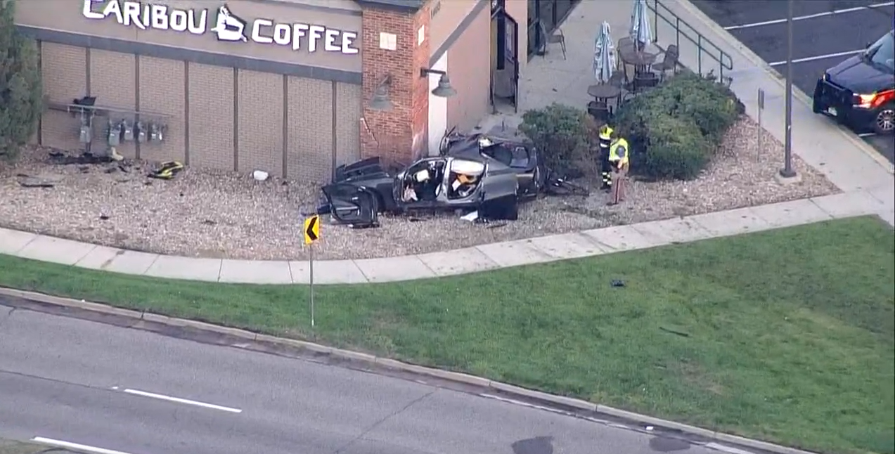 1 dead in Englewood crash; 1 seriously injured