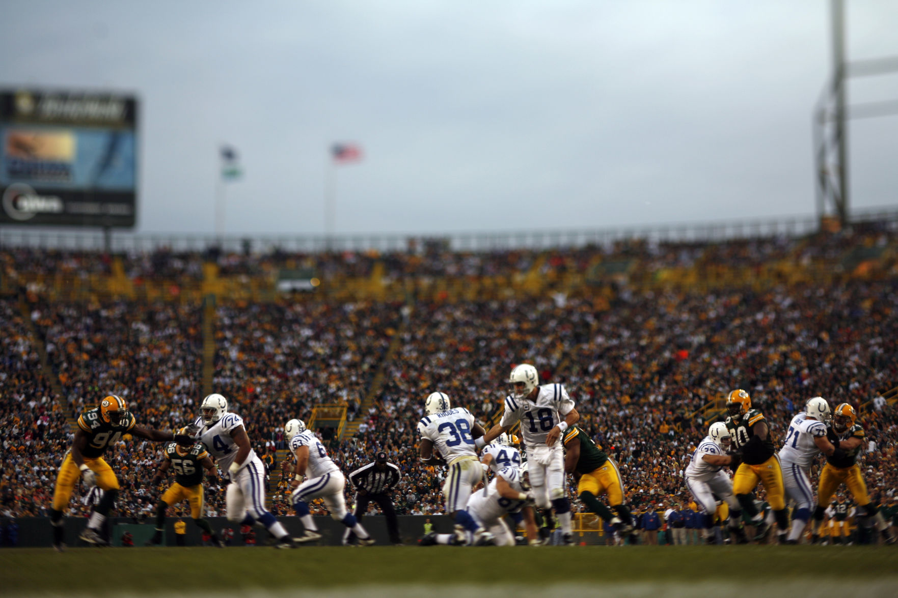 Indianapolis Colts QB Peyton Manning #18 in action against the Green Bay Packers during an NFL football game Sunday, Oct. 19, 2008, in Green Bay, Wis. (AP Photo/Mike Roemer) (Mike Roemer)