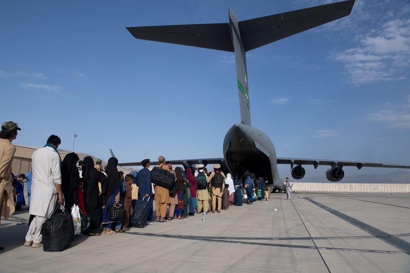U.S. Air Force loadmasters and pilots assigned to the 816th Expeditionary Airlift Squadron, load passengers aboard a U.S. Air Force C-17 Globemaster III in support of the Afghanistan evacuation at Hamid Karzai International Airport in Kabul, Afghanistan, August 24, 2021. Picture taken August 24, 2021. U.S. Air Force/Master Sgt. Donald R. Allen/Handout via REUTERS (US AIR FORCE)