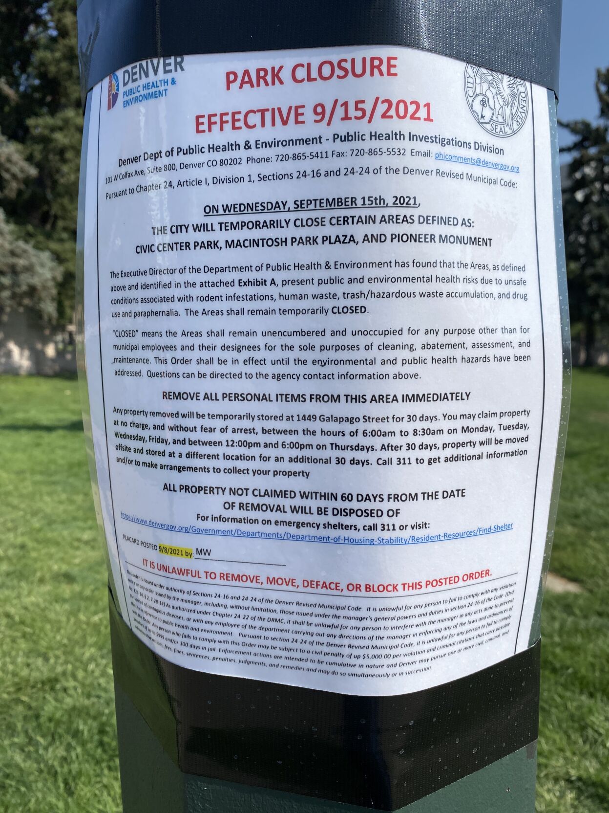 City officials posted signs around Civic Center Park warning loiterers they had a week to leave and take their belongs. (Carol McKinley, The Denver Gazette)