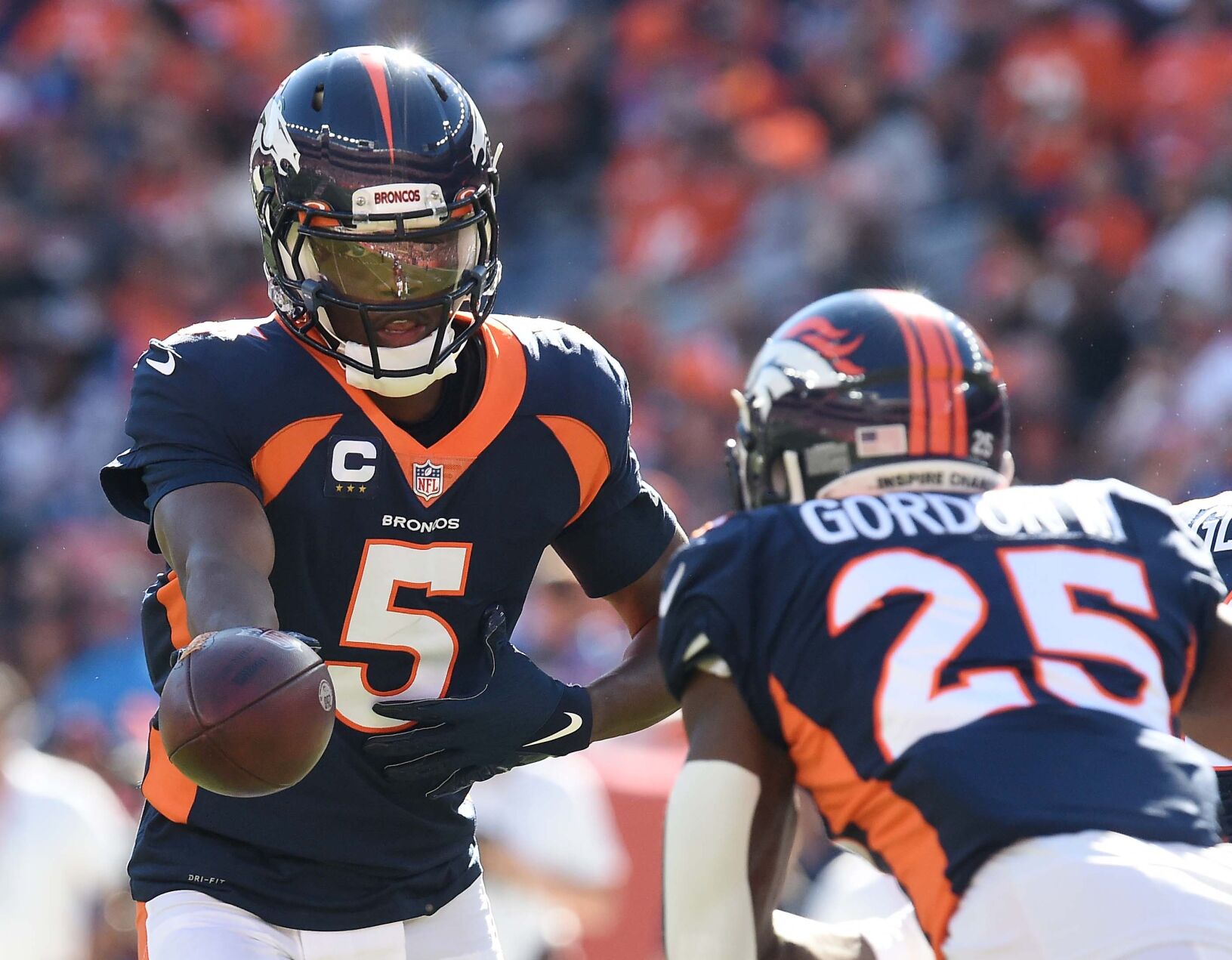 Broncos quarterback Teddy Bridgewater hands the ball off to Broncos running back Melvin Gordon III. The Broncos lost to the Raiders 34-24 on Sunday, Oct. 17, 2021 at Empower Field at Mile High Stadium. (Photo by Jerilee Bennett, The Gazette) (Jerilee Bennett)