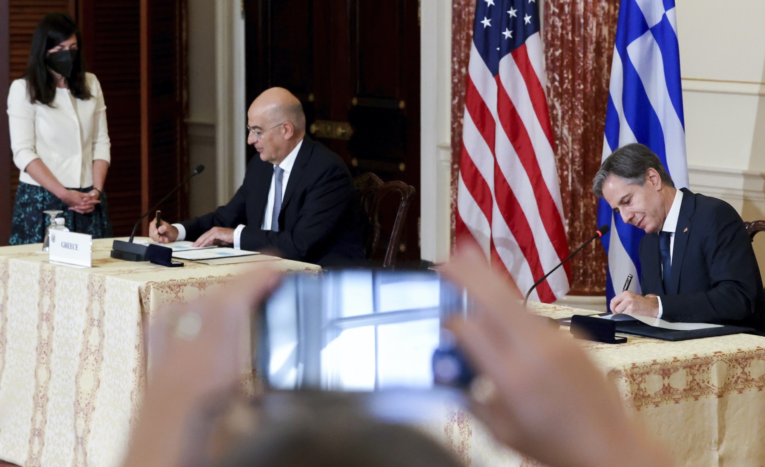 Greece underscores ‘threat of war’ with Turkey at signing of defense pact with US