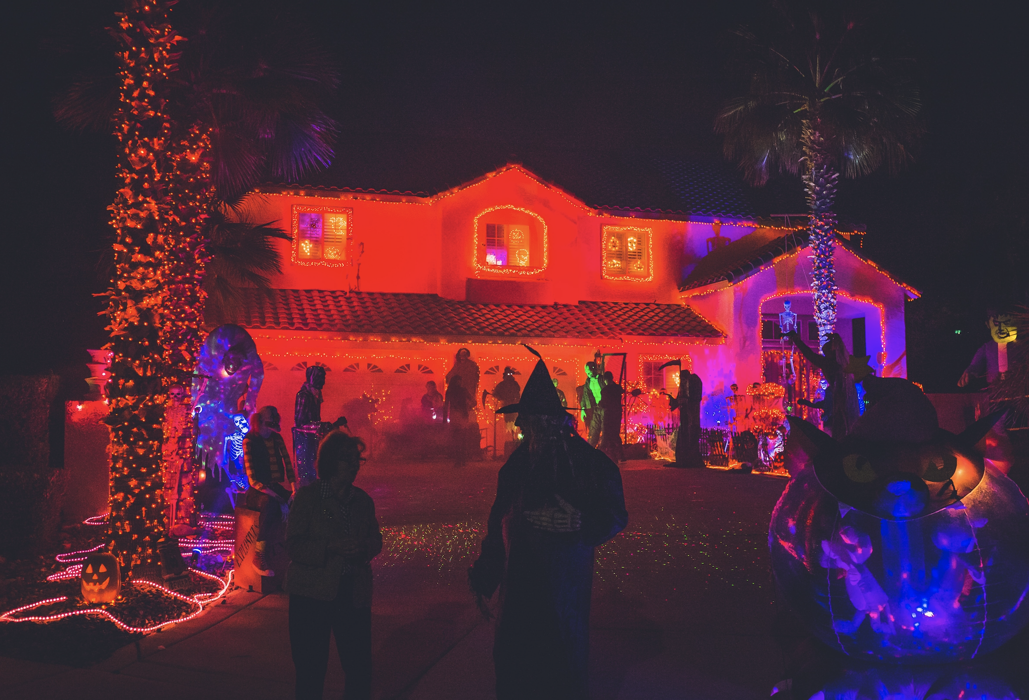 Airbnb bans users without positive reviews from booking houses over Halloween