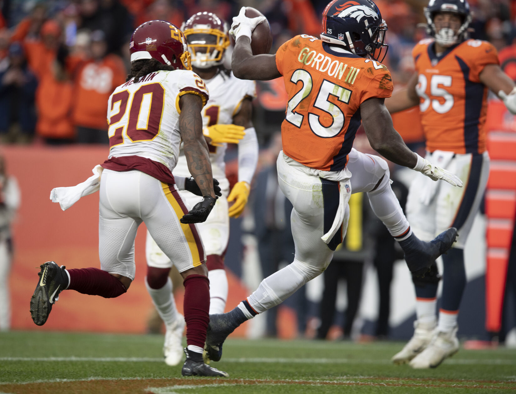 Denver Broncos running back Melvin Gordon (25) runs into the end zone for the winning touchdown against the Washington Football Team during the fourth quarter Sunday, Oct. 31, 2021, at Empower Field at Mile High in Denver. Denver won 17-10.(The Gazette, Christian Murdock) (Christian Murdock/The Gazette)