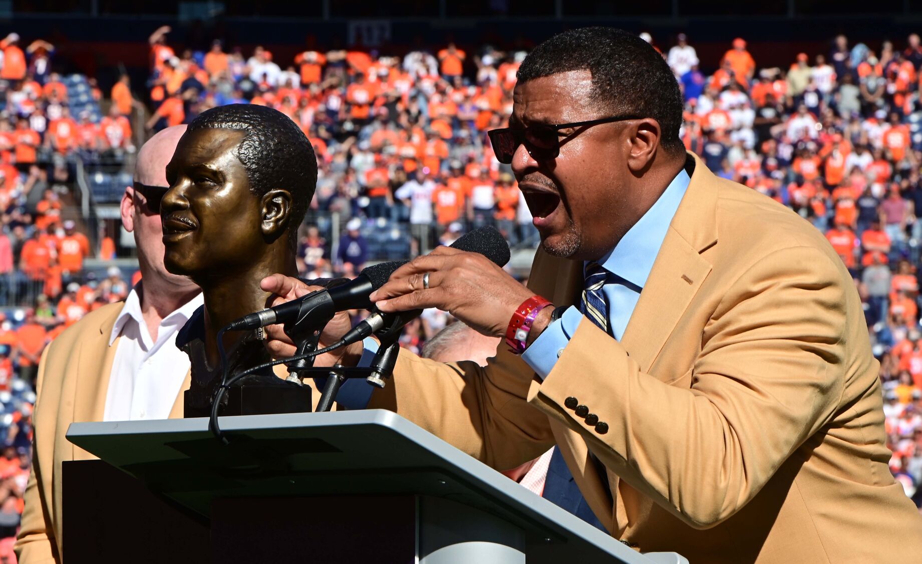 Broncos great Steve Atwater talks to Broncos fans about his induction into the NFL Hall of Fame before a game against the Raiders. The Broncos lost to the Raiders 34-24 on Sunday, Oct. 17, 2021 at Empower Field at Mile High Stadium. (Photo by Jerilee Bennett, The Gazette) (Jerilee Bennett)