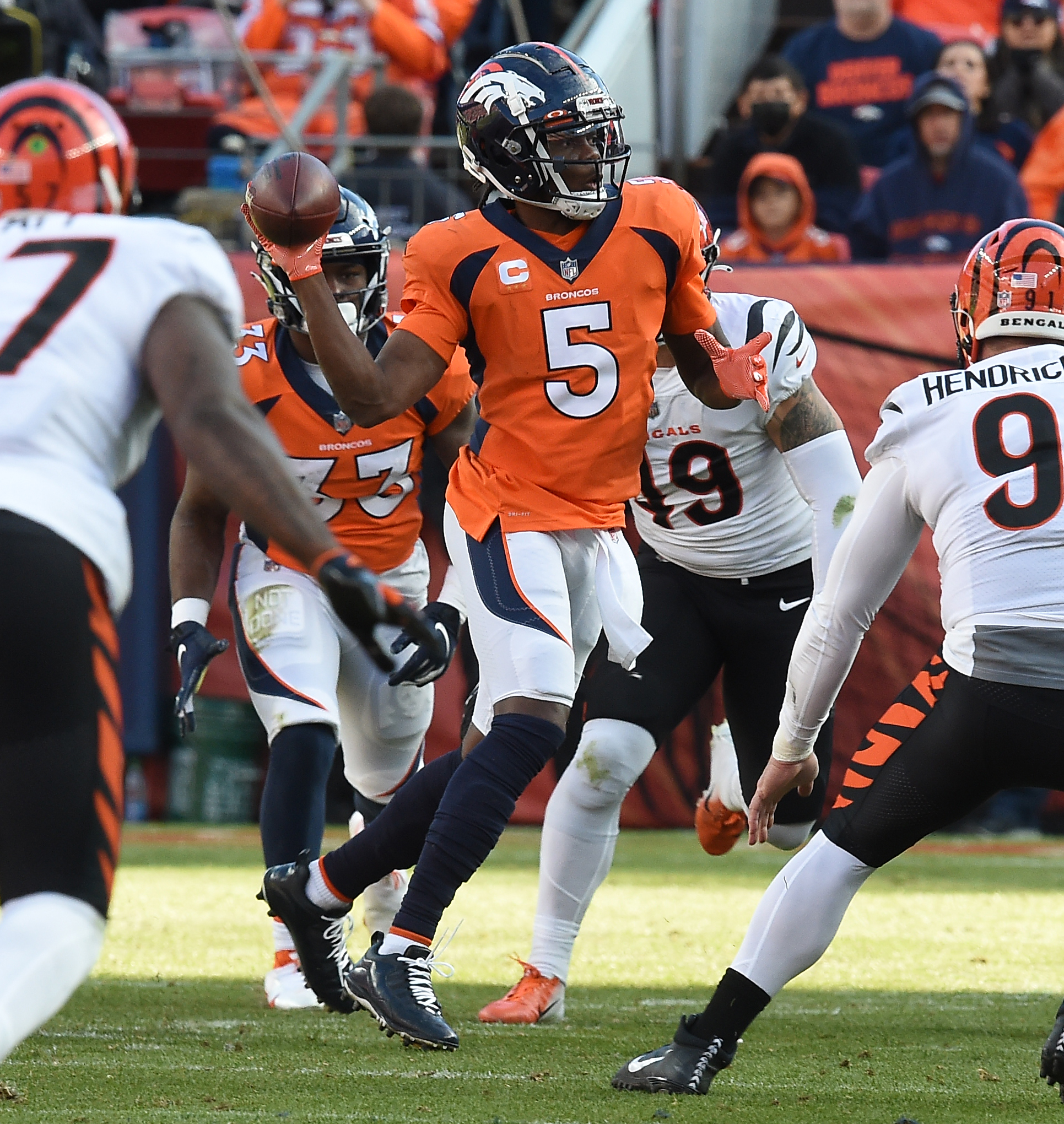 Broncos quarterback Teddy Bridgewater pulls back before passing the ball. The Broncos played the Bengals at Mile High Stadium on Sunday, Dec. 19, 2021. (Photo by Jerilee Bennett, The Gazette) (Jerilee Bennett)